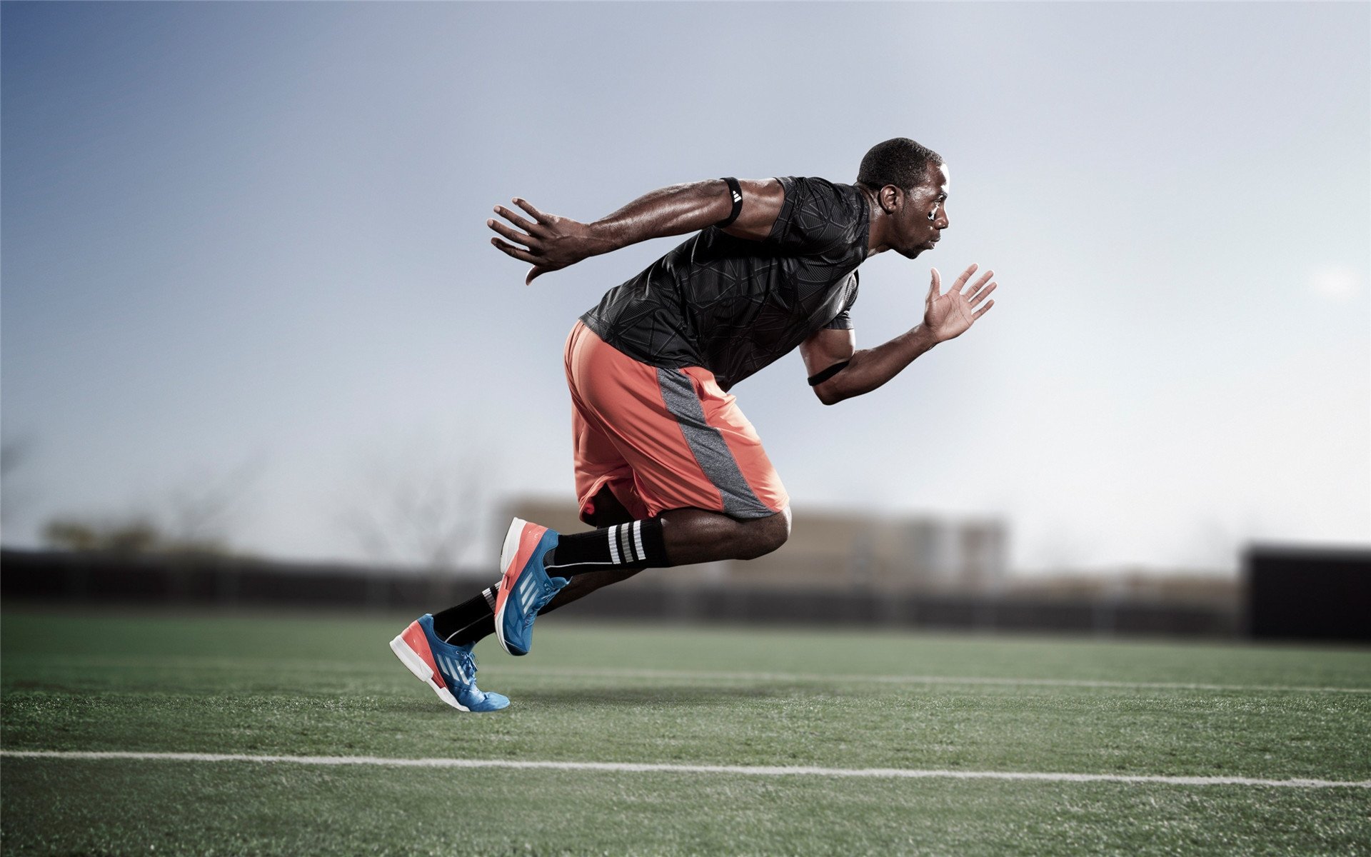 《堡垒之夜》“未来光影”赛季上线，奇幻创意等你发掘！